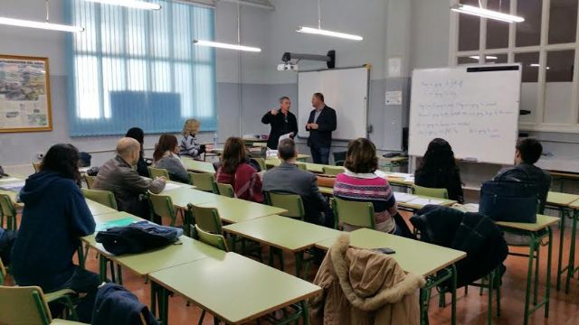 El alcalde se reúne con el claustro del Centro de Educación de Adultos del Bajo Guadalentín, Foto 6