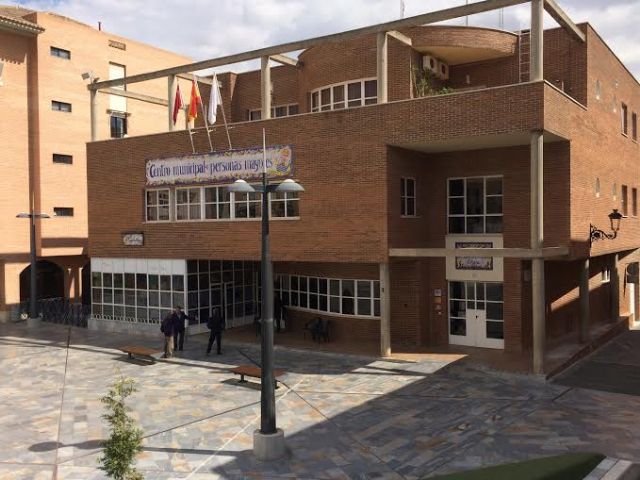 El Centro Municipal de Personas Mayores de la plaza Balsa Vieja acoge un recital de poesia - 1, Foto 1