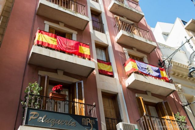 Los balcones cartageneros se engalanan desde hoy con motivo de la Semana Santa - 3, Foto 3