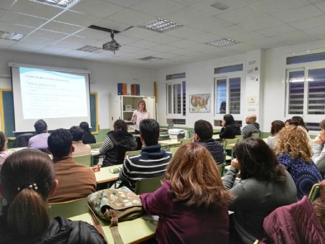 Conferencia y charlas de intercambio para celebrar el aniversario de la Escuela Oficial de Idiomas - 1, Foto 1