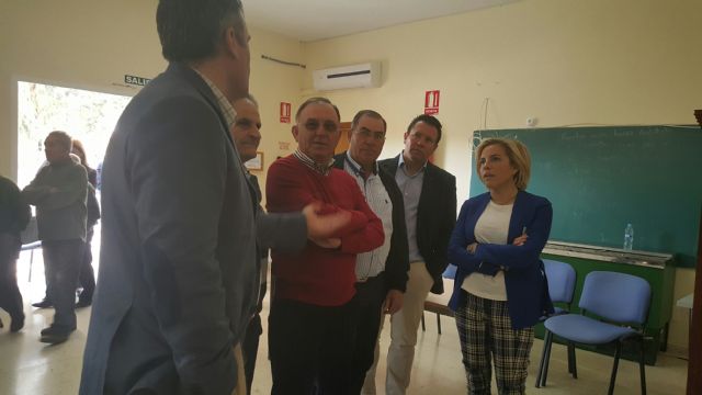 La consejera de Agua, Agricultura y Medio Ambiente mantiene un encuentro con representantes de la comunidad de regantes - 1, Foto 1
