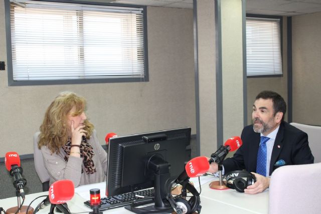 El alcalde y presidente de la Junta de Cofradías promocionan la Semana Santa cartagenera en RNE - 2, Foto 2