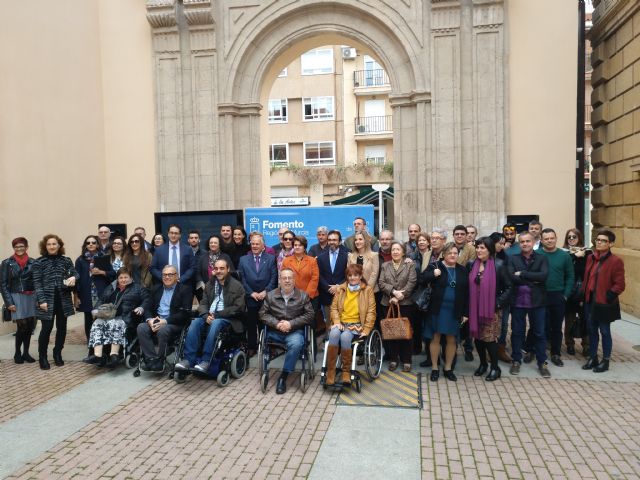 El Ayuntamiento optará a las ayudas de la Comunidad para fomentar la accesibilidad de los espacios públicos y transporte en Campos del Río - 1, Foto 1