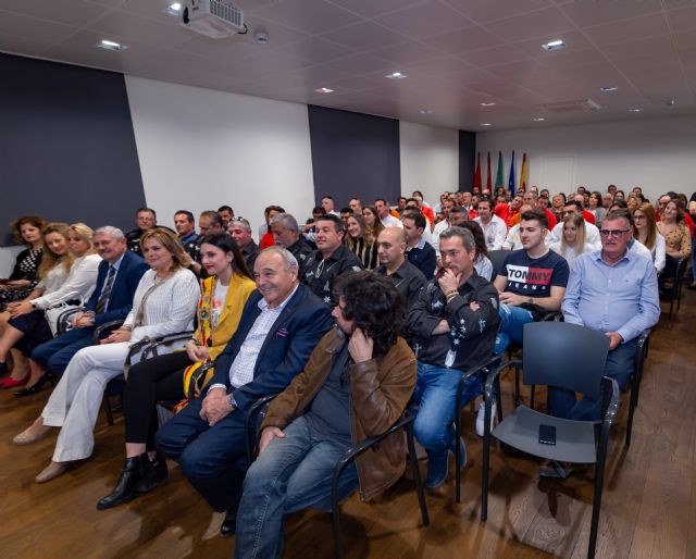 Presentado el cartel de las Fiestas 2019 de la Federación de Peñas Festeras en la fábrica de Estrella de Levante - 2, Foto 2