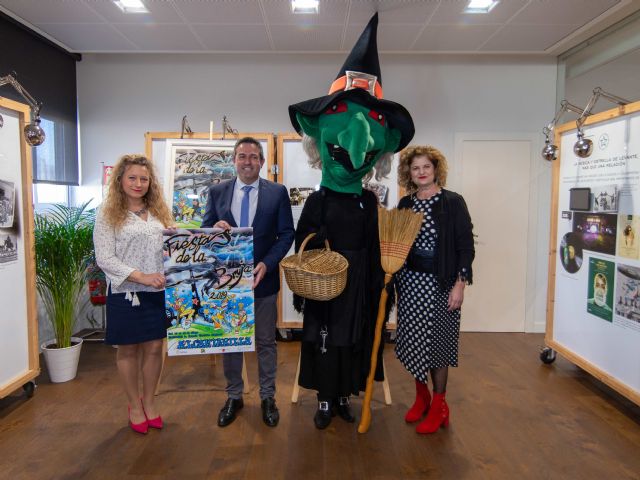 Presentado el cartel de las Fiestas 2019 de la Federación de Peñas Festeras en la fábrica de Estrella de Levante - 3, Foto 3