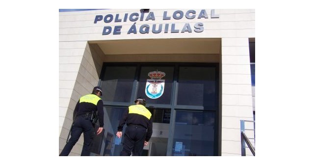 Campos Serrano lleva a cabo un tratamiento de desinfección en las instalaciones de Policía Local y Protección Civil - 1, Foto 1