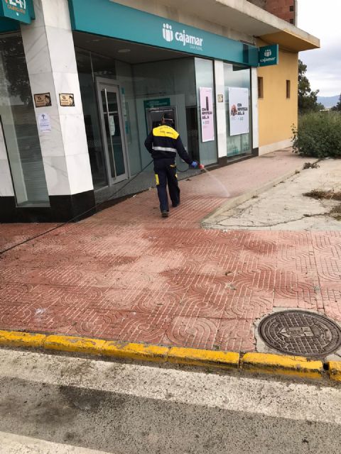 Puerto Lumbreras lleva a cabo un plan de desinfección y limpieza en la vía pública ante el coronavirus - 4, Foto 4