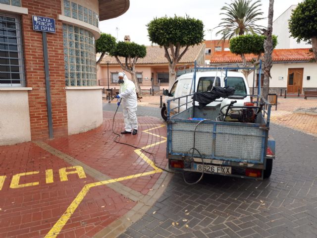 Seis equipos con 12 operarios fumigarán a partir de mañana las zonas cercanas a establecimientos abiertos en todo el municipio de San Javier - 2, Foto 2