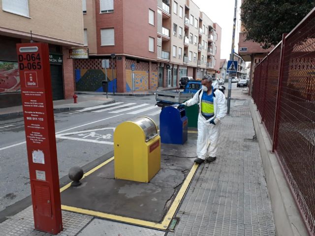 El Ayuntamiento incrementa las medidas de desinfección de los contenedores de recogida de residuos - 1, Foto 1