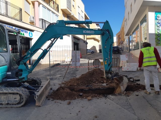 Infraestructuras ha comenzado esta semana las obras de renovación de las redes de agua potable y alcantarillado en la calle Gregorio Cebrián, Foto 3