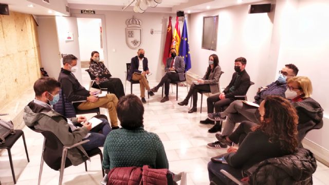 El consejero se reúne con entidades del tercer sector para coordinar las acciones de ayuda humanitaria a Ucrania - 1, Foto 1