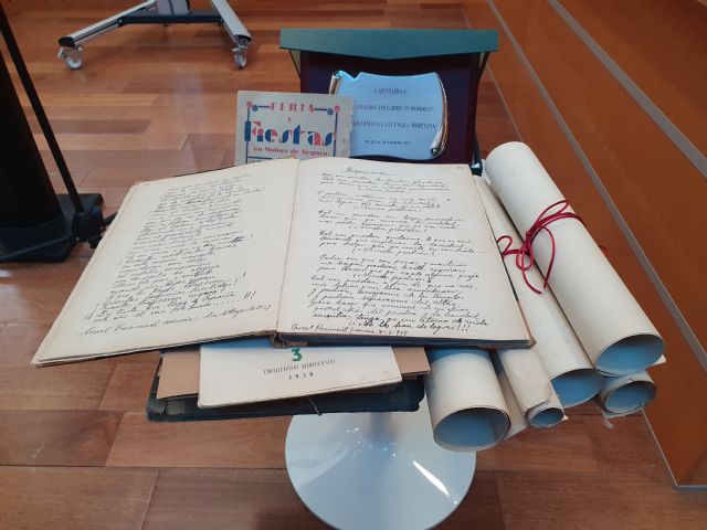 El Ayuntamiento de Molina de Segura recibe la donación del fondo bibliográfico y documental del poeta molinense Esmeraldo Cano Garres - 3, Foto 3
