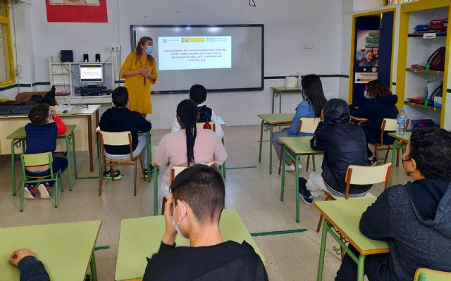Unos talleres de sensibilización a la diversidad cultural fomentan la empatía entre los escolares torreños - 1, Foto 1