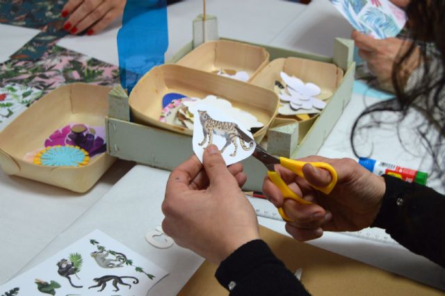 Un taller de iniciación al scraps concluye las actividades para conmemorar el 8 de marzo - 2, Foto 2