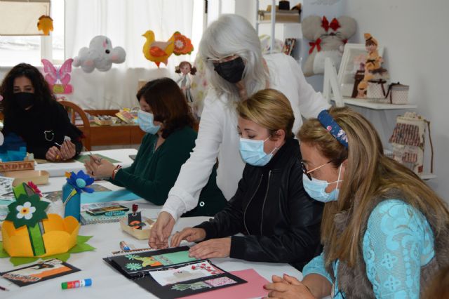 Un taller de iniciación al scraps concluye las actividades para conmemorar el 8 de marzo - 4, Foto 4
