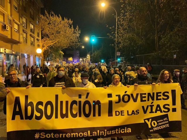 Podemos reclama la absolución de los 3 jóvenes de las vías - 1, Foto 1