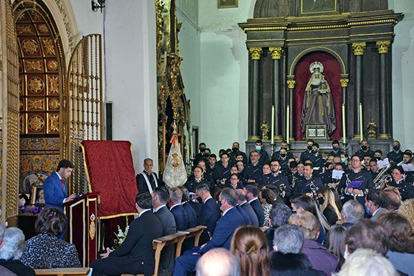 Presentado del XXXI Cartel de Semana Santa, el Anuario “Soledad” y entrega de las pastas a la Pregonera 2022 de Alcalá del Río - 1, Foto 1