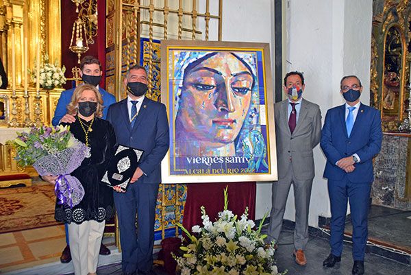 Presentado del XXXI Cartel de Semana Santa, el Anuario “Soledad” y entrega de las pastas a la Pregonera 2022 de Alcalá del Río - 3, Foto 3