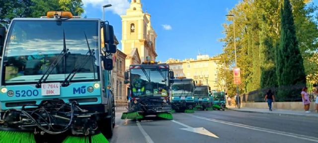 Más de 90 operarios y una treintena de medios mecánicos forman el dispositivo especial de limpieza para Semana Santa - 2, Foto 2