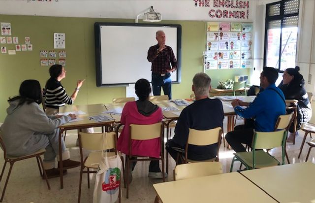 La Concejalía de Servicios Sociales y FESORMU colaboran en un taller para potenciar la lengua de signos - 2, Foto 2