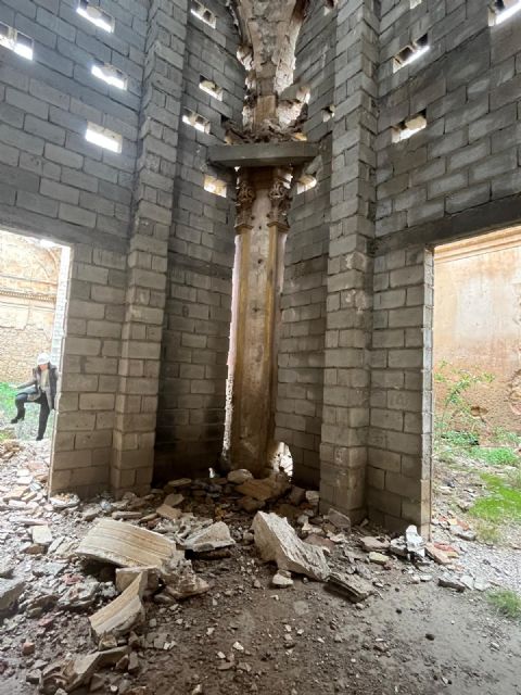El alcalde apela al Ministerio para realizar una intervención de urgencia en la iglesia de San Juan ante los derrumbes detectados en los últimos días - 2, Foto 2