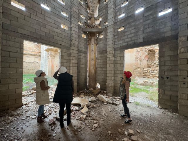 El alcalde apela al Ministerio para realizar una intervención de urgencia en la iglesia de San Juan ante los derrumbes detectados en los últimos días - 3, Foto 3