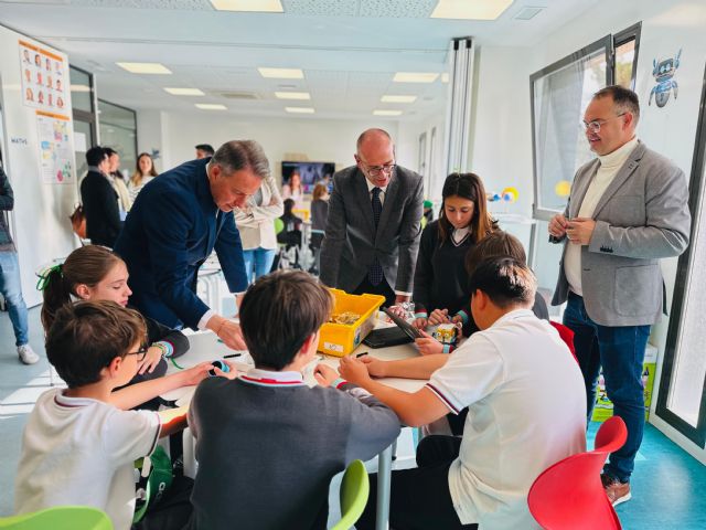 El alcalde y el consejero de Educación visitan el colegio concertado Alma de Lorca - 3, Foto 3