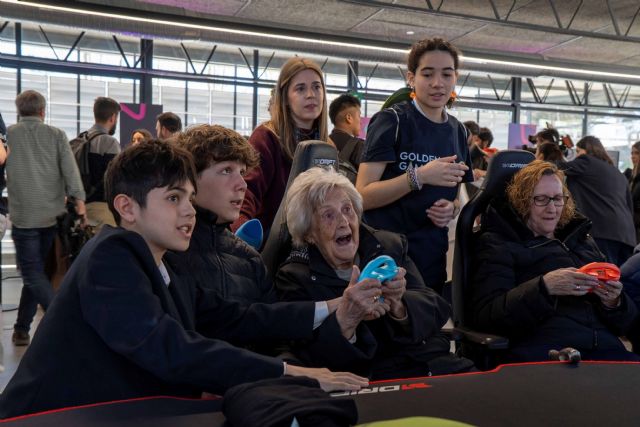 El gaming demuestra su potencial terapéutico en la tercera edad en una jornada intergeneracional entre mayores y jóvenes en el Campus del Videojuego - 2, Foto 2