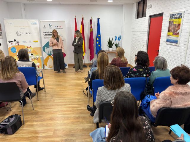 Dos trabajadoras sociales del Ayuntamiento de Murcia, reconocidas por su dedicación durante casi 40 años de servicio en el Día Mundial del Trabajo Social - 3, Foto 3