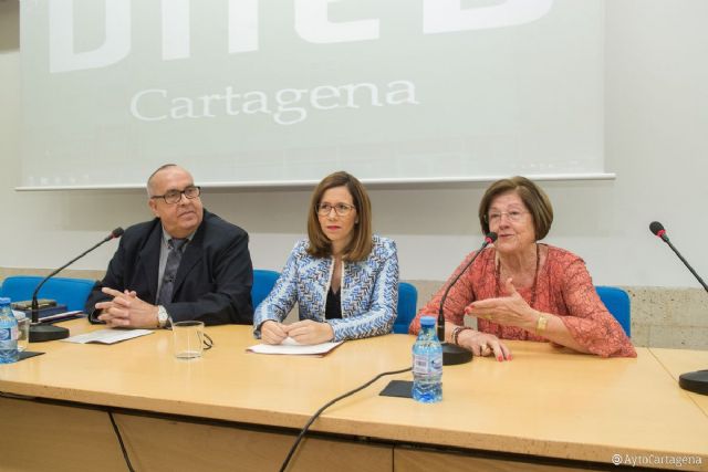 Los mayores de Cartagena aprenden soluciones para su bienestar en la sede de la UNED - 1, Foto 1