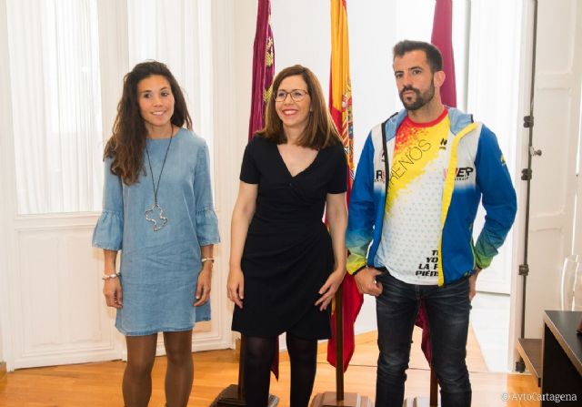 La alcaldesa recibe a los ganadores de la Ruta de la Fortalezas, Ramon Navarro y Veronica Bugliot - 1, Foto 1