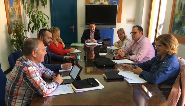 El PP presenta sus titulaciones y certificados para su publicación en el portal de transparencia del ayuntamiento de Alcantarilla - 1, Foto 1