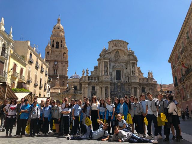 La Oficina Municipal del Grafiti comparte su experiencia con jóvenes estudiantes de Águilas - 1, Foto 1