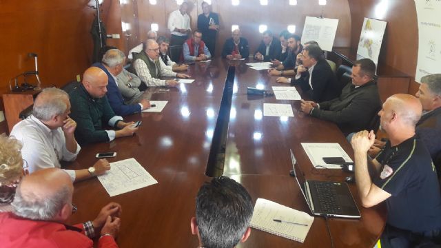 El Ayuntamiento refuerza el dispositivo de Semana Santa con 2 carpas más para resguardar el patrimonio de los Pasos y moviliza otras 150 toneladas de arena seca para la carrera - 1, Foto 1