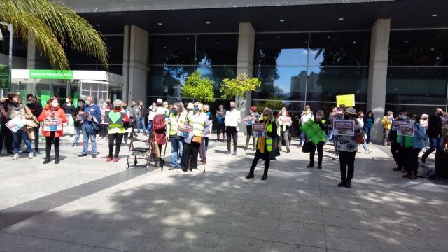 Varios cientos de personas se movilizan para defender la sanidad pública, contra las privatizaciones y por los derechos humanos - 4, Foto 4