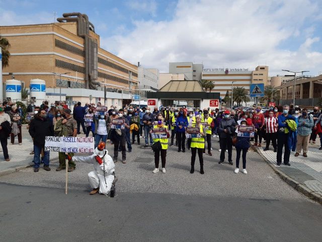Varios cientos de personas se movilizan para defender la sanidad pública, contra las privatizaciones y por los derechos humanos - 5, Foto 5