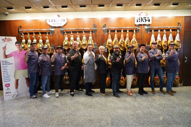 El Pozo Alimentacin recibe a la Seleccin Espaola de Carniceros tras oficializar su patrocinio, Foto 2