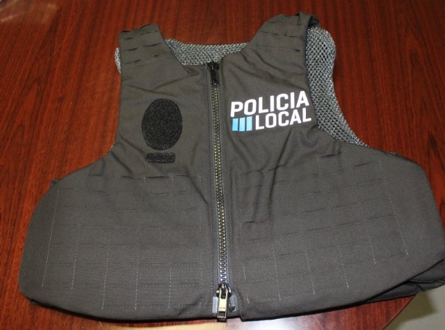 La Policía Local dispone ya de los 40 nuevos chalecos personales de protección antibalas y antipunzón - 2, Foto 2
