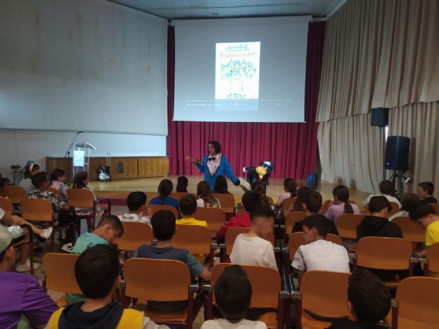 Más de trescientos escolares de Educación Infantil y Primaria visitarán, esta semana, la Biblioteca Municipal para conocer su funcionamiento y disfrutar de un cuentacuentos - 1, Foto 1