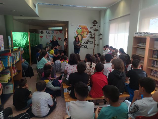 Más de trescientos escolares de Educación Infantil y Primaria visitarán, esta semana, la Biblioteca Municipal para conocer su funcionamiento y disfrutar de un cuentacuentos - 2, Foto 2