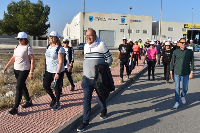 Medio centenar de personas participa en el estreno de las marchas saludables del centro de salud - 1, Foto 1