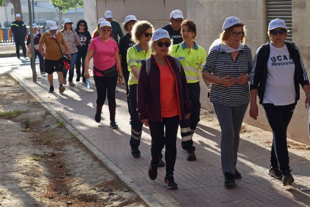 Medio centenar de personas participa en el estreno de las marchas saludables del centro de salud - 4, Foto 4