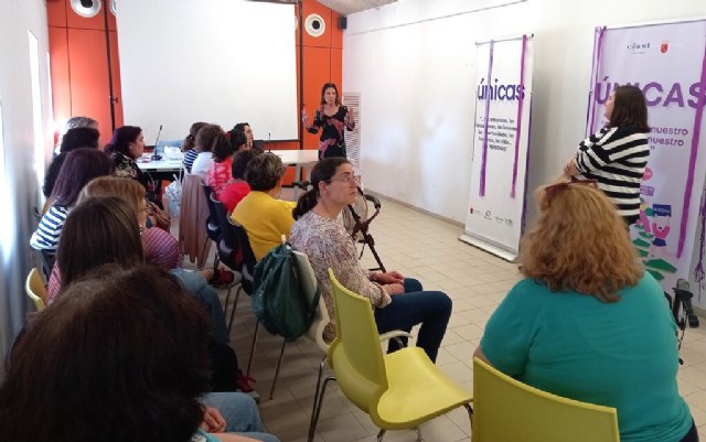 La biblioteca municipal ha acogido el taller El futuro que queremos del proyecto Únicas para mujeres con discapacidad - 1, Foto 1