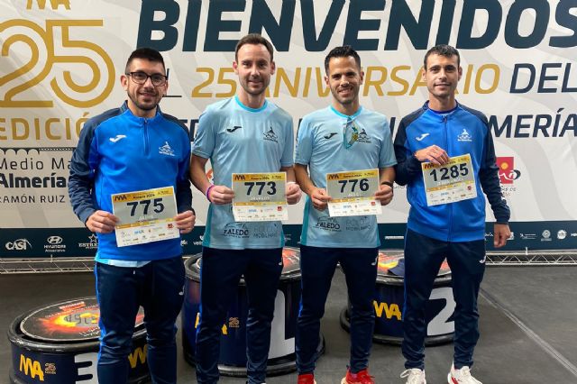 Segundo puesto para el equipo masculino del Club Atletismo Alhama en la Media Maratón Almería 2024 - 1, Foto 1