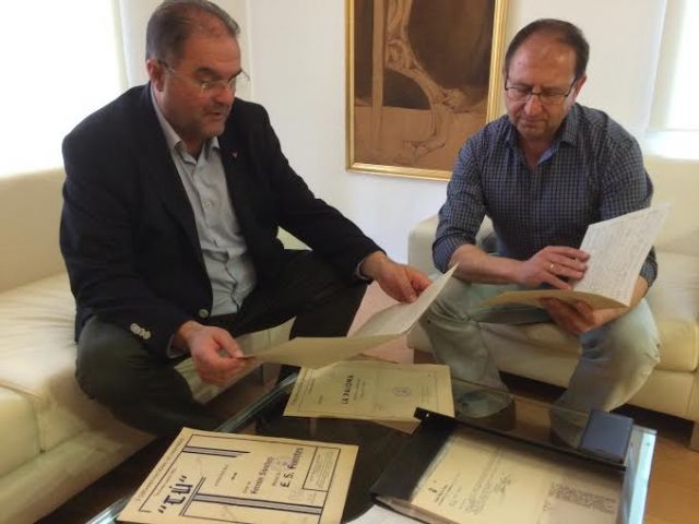 El Cronista Oficial de la Ciudad de Totana dona unas 75 partituras originales de habaneras al Archivo Municipal - 1, Foto 1