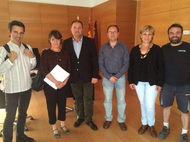 El alcalde se reúne con diputados del Grupo Parlamentario de Podemos en la Asamblea Regional, Foto 1
