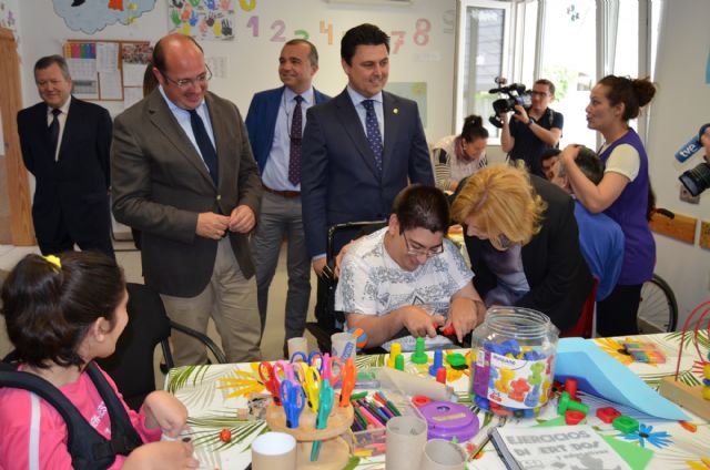 El presidente de la Comunidad destacó la calidad de la atención que presta el Centro de Día de Aidemar - 3, Foto 3