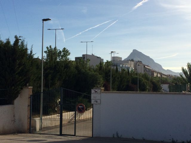 El nuevo alumbrado público del Polideportivo La Hoya ya está funcionando - 1, Foto 1