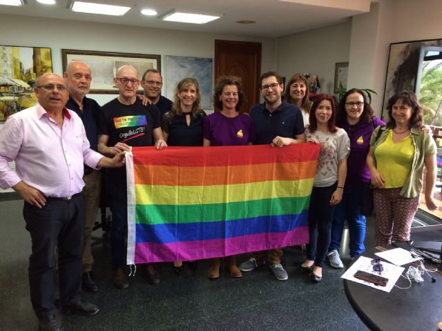 El Ayuntamiento de Molina de Segura se suma al llamamiento para continuar la lucha contra toda discriminación basada en la orientación sexual y la identidad de género - 2, Foto 2