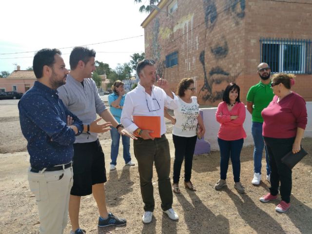 Ventiladores y una zona de sombraje para los alumnos de Educacion Infantil de El Llano del Beal - 1, Foto 1
